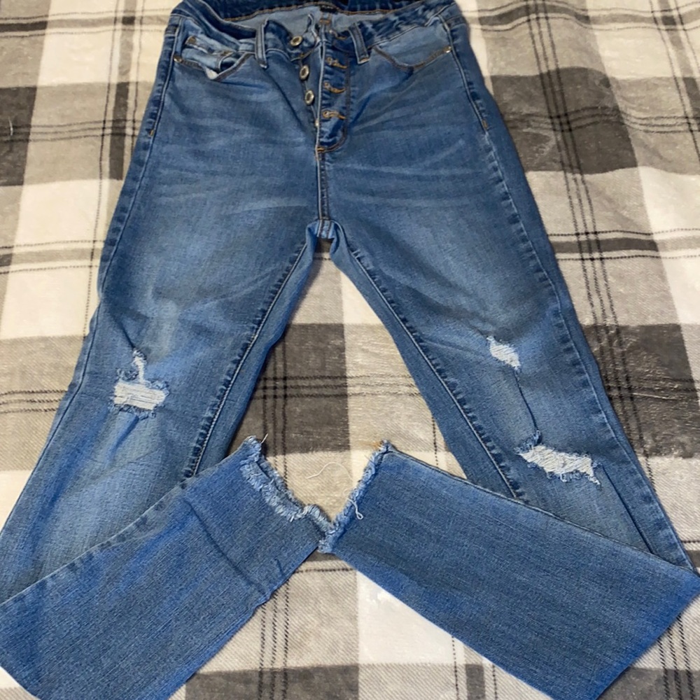 Judy Blue button fly jeans! Comfortable & stretchy!